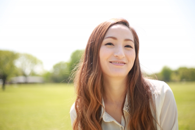 笑顔の女性
